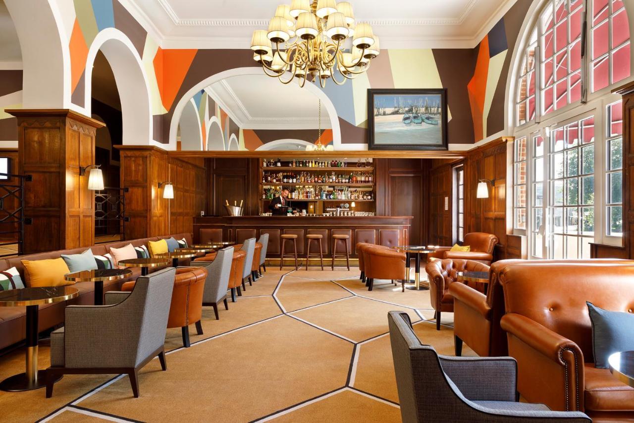 Hotel Barrire Le Westminster Le Touquet Eksteriør billede The Long Bar at Raffles Singapore