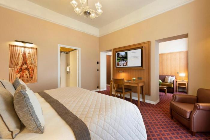 Hotel Barrire Le Westminster Le Touquet Værelse billede A suite at the hotel